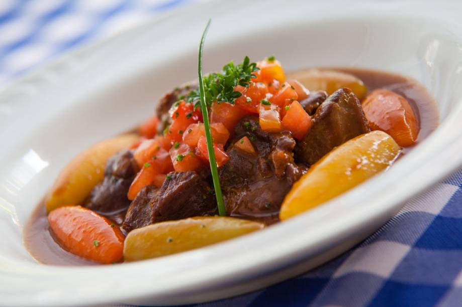 Navarin de cordeiro é um dos pratos do jantar no <a href="https://viajeaqui.abril.com.br/estabelecimentos/br-rj-rio-de-janeiro-restaurante-le-vin-bistro" rel="Le Vin Bistrô"><strong>Le Vin Bistrô</strong></a>, durante a Rio Restaurant Week 2012 Navarin de cordeiro é um dos pratos do jantar no <a href="https://viajeaqui.abril.com.br/estabelecimentos/br-rj-rio-de-janeiro-restaurante-le-vin-bistro" rel="Le Vin Bistrô"><strong>Le Vin Bistrô</strong></a>, durante a Rio Restaurant Week 2012