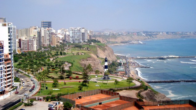 <strong><a href="https://viajeaqui.abril.com.br/cidades/peru-lima" rel="Lima" target="_blank">Lima</a>, <a href="https://viajeaqui.abril.com.br/paises/peru" rel="Peru" target="_blank">Peru</a> — TRÊS NOITES ECONÔMICAS</strong>            Três noites no midscale <a href="https://www.montereal.com.pe/" rel="Monte Real" target="_blank">Monte Real</a>, com tour pelas áreas colonial e moderna da cidade.            <strong>Quando:</strong> em 16/2.            <strong>Quem leva:</strong> <a href="https://multidestinos.com.br/new/" rel="Multidestinos" target="_blank">Multidestinos</a>            <strong>Quanto:</strong> US$ 638