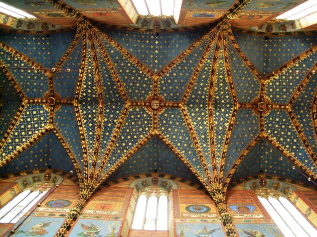 O teto da Igreja de Maria remete a um céu estrelado