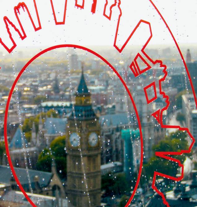 Fato curioso: ainda que seja um ícone londrino, muito pouco da London Eye é de fato inglês. Partes da roda vieram da Holanda, as cabines são dos Alpes Franceses e as janelas foram produzidas em Veneza