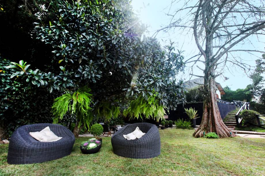 Lounge jardim do hotel WE, em Campos do Jordão, São Paulo