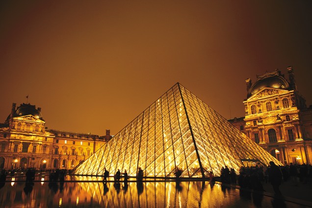 Arte édiversão no Louvre