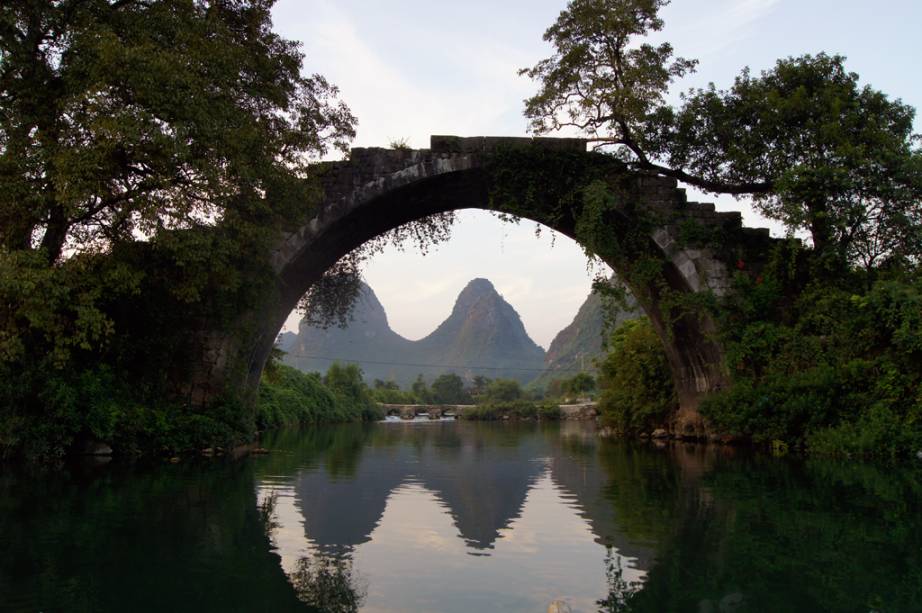 O entardecer de <a href="https://viajeaqui.abril.com.br/cidades/china-guilin" rel="Guilin" target="_self">Guilin</a>, <a href="https://viajeaqui.abril.com.br/paises/china" rel="China" target="_self">China</a>