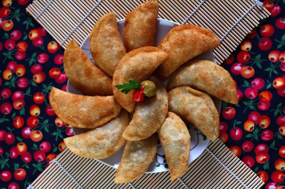 <strong>Luiz Nozoie</strong><strong>Pastel de massa cozida</strong> de carne, queijo ou camarão com catupiry é a sugestão do bar para o Comida di Buteco. <br /><strong>Onde:</strong> Avenida do Cursino, 210, Saúde – Tel. (11) 5061-4554<br /><strong>Horário de funcionamento: </strong>segunda a sexta, das 18h às 22h. Sábado, das 12h às 18h. <strong>Luiz Nozoie</strong><strong>Pastel de massa cozida</strong> de carne, queijo ou camarão com catupiry é a sugestão do bar para o Comida di Buteco. <br /><strong>Onde:</strong> Avenida do Cursino, 210, Saúde – Tel. (11) 5061-4554<br /><strong>Horário de funcionamento: </strong>segunda a sexta, das 18h às 22h. Sábado, das 12h às 18h.