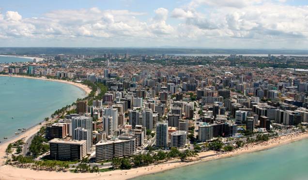 Maceió pode se gabar de ter o mar mais lindo entre as capitais do Nordeste. E também uma das orlas urbanas mais bonitas do Brasil, no trecho formado pela sequência das praias de Pajuçara, Ponta Verde e Jatiúca