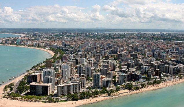 Maceió pode se gabar de ter o mar mais lindo entre as capitais do Nordeste. E também uma das orlas urbanas mais bonitas do Brasil, no trecho formado pela sequência das praias de Pajuçara, Ponta Verde e Jatiúca Maceió pode se gabar de ter o mar mais lindo entre as capitais do Nordeste. E também uma das orlas urbanas mais bonitas do Brasil, no trecho formado pela sequência das praias de Pajuçara, Ponta Verde e Jatiúca