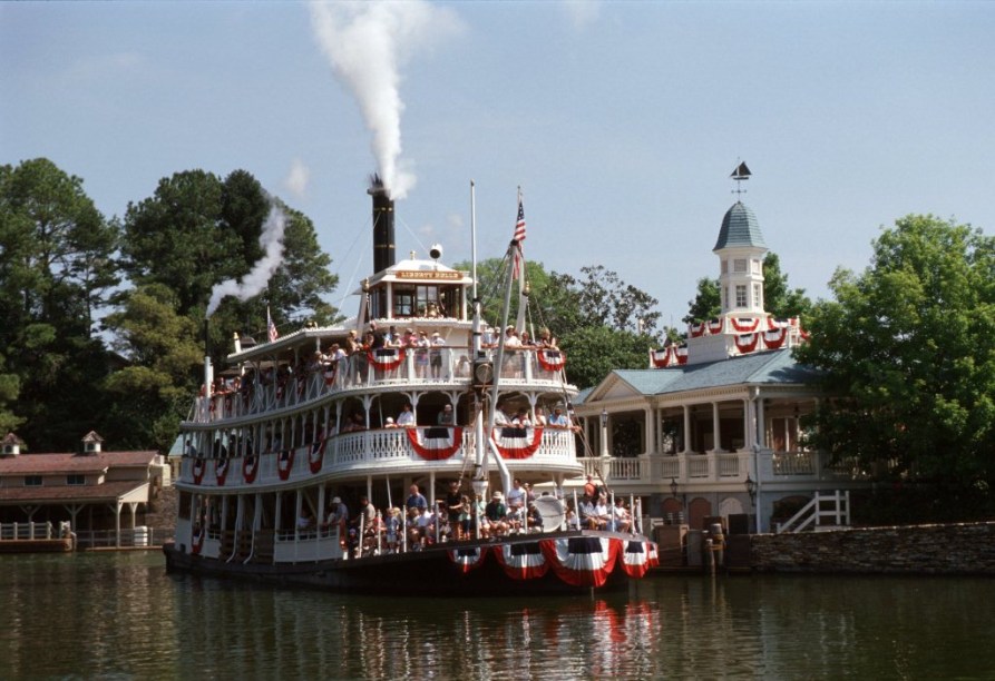 Vapor Liberty Belle, no Magic Kingdom