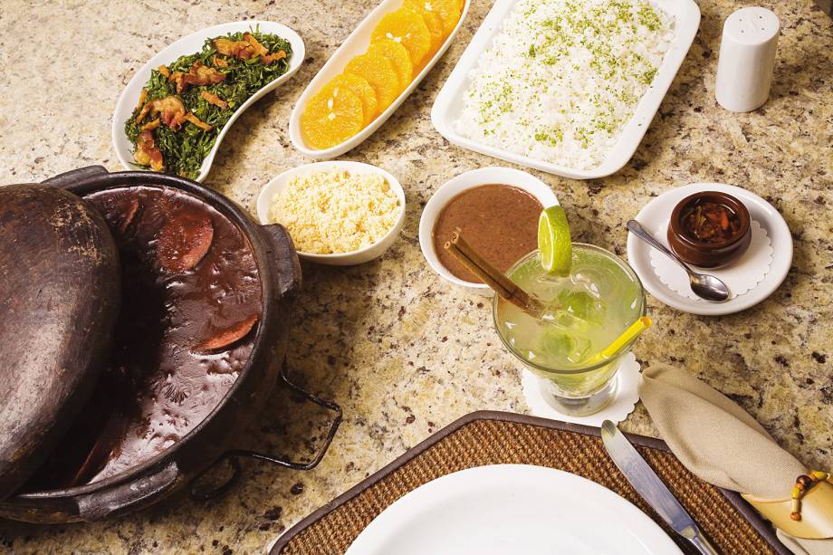 A feijoada do restaurante <a href="https://viajeaqui.abril.com.br/estabelecimentos/br-rn-natal-restaurante-manary-hotel-manary-praia" rel="Manary">Manary</a>, em Natal, no Rio Grande do Norte, faz sucesso aos sábados. A casa serve comida variada, mas o ponto forte são os pescados e frutos do mar. Tem ambiente intimista, próximo à praia de Ponta Negra A feijoada do restaurante <a href="https://viajeaqui.abril.com.br/estabelecimentos/br-rn-natal-restaurante-manary-hotel-manary-praia" rel="Manary">Manary</a>, em Natal, no Rio Grande do Norte, faz sucesso aos sábados. A casa serve comida variada, mas o ponto forte são os pescados e frutos do mar. Tem ambiente intimista, próximo à praia de Ponta Negra