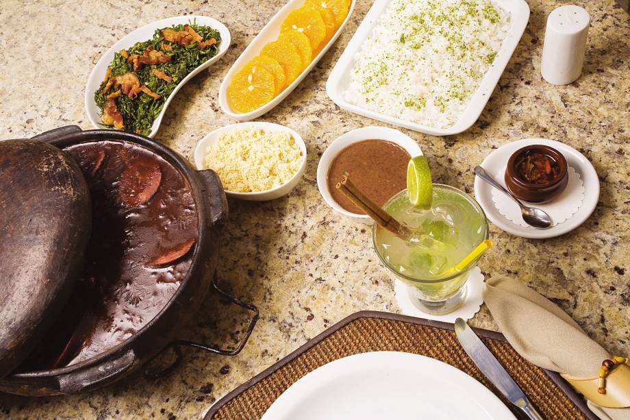 A feijoada do restaurante <a href="https://viajeaqui.abril.com.br/estabelecimentos/br-rn-natal-restaurante-manary-hotel-manary-praia" rel="Manary">Manary</a>, em Natal, no Rio Grande do Norte, faz sucesso aos sábados. A casa serve comida variada, mas o ponto forte são os pescados e frutos do mar. Tem ambiente intimista, próximo à praia de Ponta Negra