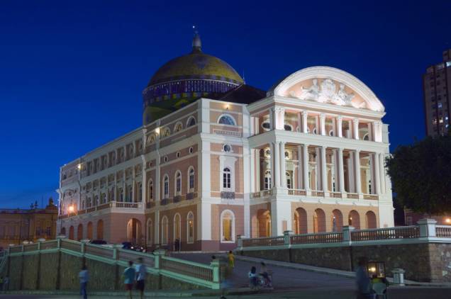 Fachada do <a href="http://viajeaqui.abril.com.br/estabelecimentos/br-am-manaus-atracao-teatro-amazonas" rel="Teatro Amazonas" target="_blank">Teatro Amazonas</a>, em Manaus (AM)