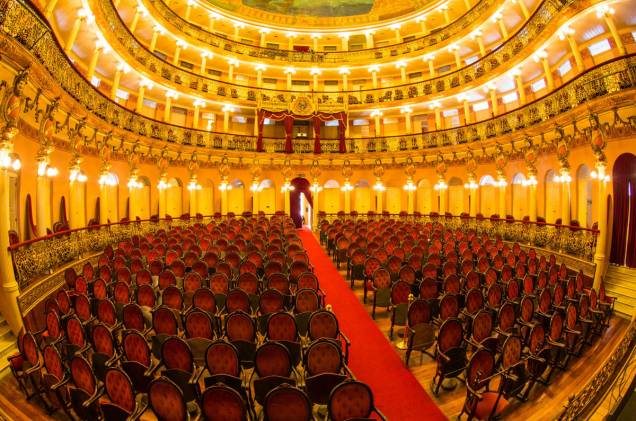Visão das cadeiras e camarotes do belo <strong><a href="http://viajeaqui.abril.com.br/estabelecimentos/br-am-manaus-atracao-teatro-amazonas" rel="Teatro Amazonas" target="_blank">Teatro Amazonas</a></strong>