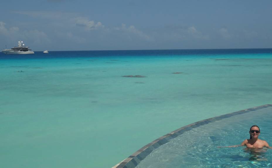 Vista para o mar de Rangiroa, uma pequena ilha da <a href="https://viajeaqui.abril.com.br/paises/polinesia-francesa" rel="Polinésia Francesa" target="_blank">Polinésia Francesa</a>