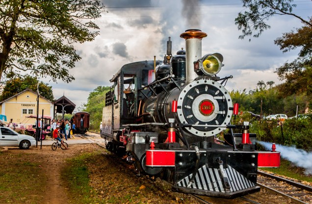 Em Tiradentes, é possível pegar um trem e passear até a cidade vizinha São João Del Rei, em Minas Gerais