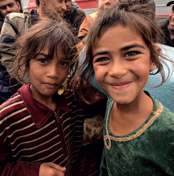 Meninas uzbeques perto de Irkutsk, Rússia Meninas uzbeques perto de Irkutsk, Rússia