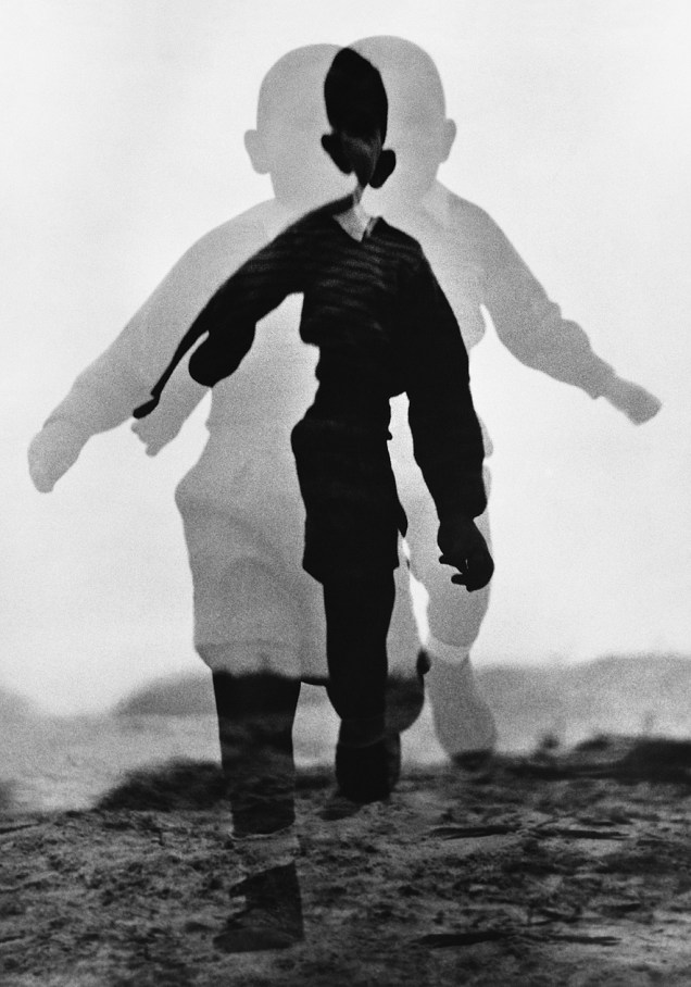 Menino correndo – fotografia feita em 1960, por German Lorca; em comemoração ao seu aniversário de 90 anos, a exposição na galeria FASS