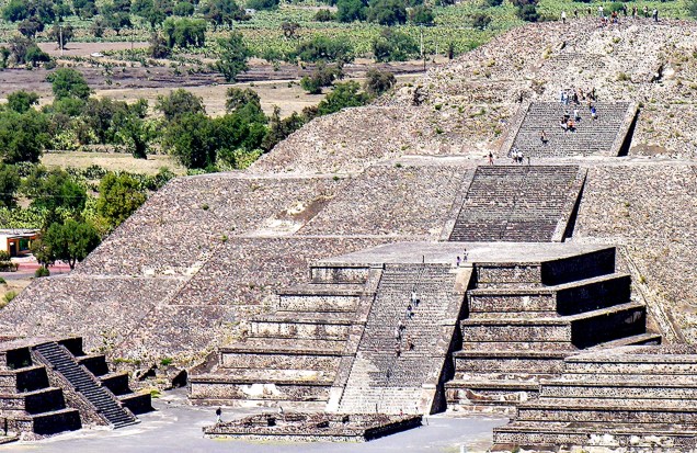 Pirâmide da Lua, em Teotihuacan; a cidade foi fundada por volta do século 2 a.C e abandonada nove séculos depois. No seu auge, abrigou mais de 200 mil pessoas