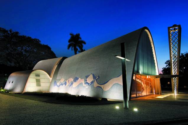 Localizada na Pampulha, em Belo Horizonte (MG), a Igreja de São Francisco de Assis junta a genialidade de Oscar Niemeyer à de Cândido Portinari. É um dos símbolos mais admirados de Minas Gerais.