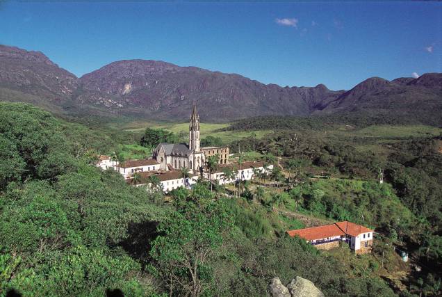 Patrimônio natural e histórico, o Santuário do Caraça possui trilhas e cachoeiras - além de lobos-guarás, que podem ser vistos ao anoitecer Patrimônio natural e histórico, o Santuário do Caraça possui trilhas e cachoeiras - além de lobos-guarás, que podem ser vistos ao anoitecer