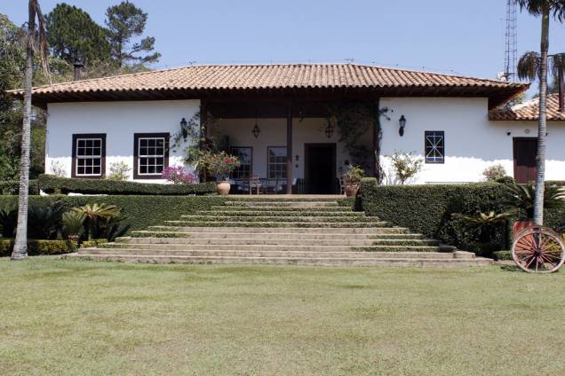 A recepção do Hotel Fazenda Capoava é o antigo casarão do século 18, feito de taipa de pilão