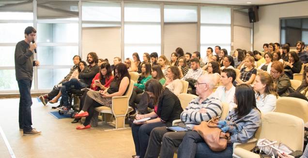 A maioria da plateia era composta por blogueiros de viagem convidados e jornalistas da área A maioria da plateia era composta por blogueiros de viagem convidados e jornalistas da área