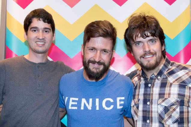 Leonardo Marques (Melhores Destinos), Diogo Carvalho (Destemperados) e Rafael Sette (360 Meridianos) falaram sobre as ações que realizaram para que seus blogs pudessem mantê-los financeiramente. A blogueira Mariana Berutto, do Conexão Paris, esteve presente online Leonardo Marques (Melhores Destinos), Diogo Carvalho (Destemperados) e Rafael Sette (360 Meridianos) falaram sobre as ações que realizaram para que seus blogs pudessem mantê-los financeiramente. A blogueira Mariana Berutto, do Conexão Paris, esteve presente online