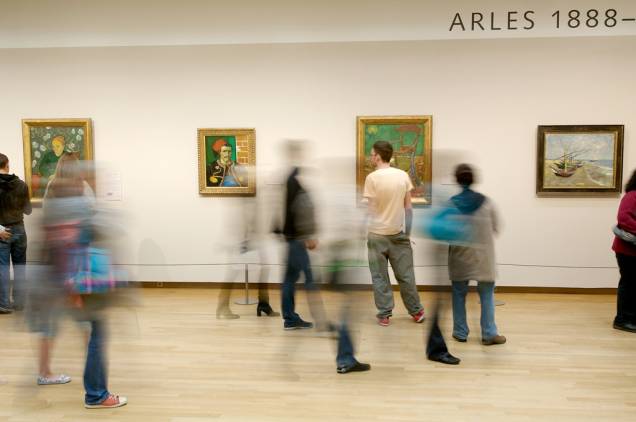 O <a href="http://viajeaqui.abril.com.br/estabelecimentos/holanda-amsterda-atracao-museu-van-gogh" rel="Museu Van Gogh" target="_blank">Museu Van Gogh</a> abre diariamente das 9h às 18h; nas sextas-feiras, quando ocorrem as palestras noturnas, fecha às 22h. De julho a setembro, o museu fecha às 19h, ou às 22h nas sextas e às 21h aos sábados<strong>LEIA MAIS</strong><strong>• <a href="http://viajeaqui.abril.com.br/materias/conheca-10-museus-imperdiveis-na-holanda" rel="10 museus imperdíveis na Holanda" target="_blank">10 museus imperdíveis na Holanda</a></strong><strong>• <a href="http://viajeaqui.abril.com.br/cidades/holanda-amsterda" rel="Guia de viagem: Amsterdã" target="_blank">Guia de viagem: Amsterdã</a></strong><strong>• <a href="http://viajeaqui.abril.com.br/vt/blogs/achados/2015/05/11/nao-so-de-van-gogh-vive-amsterda-dois-museus-para-descobrir/" rel="Não só de Van Gogh vive Amsterdã: veja dois museus imperdíveis na cidade" target="_blank">Não só de Van Gogh vive Amsterdã: veja 2 museus legais na cidade</a></strong>