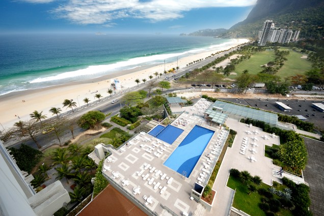 Vista aérea da área de lazer do hotel Royal Tulip, no Rio de Janeiro