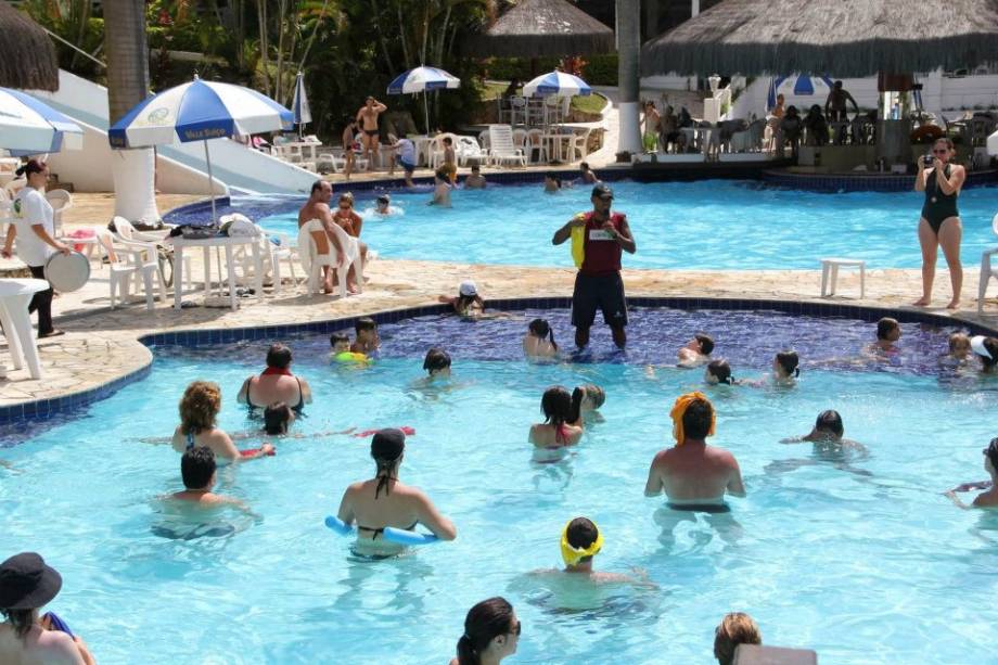 Atividades de recreação ocorrem nas piscinas