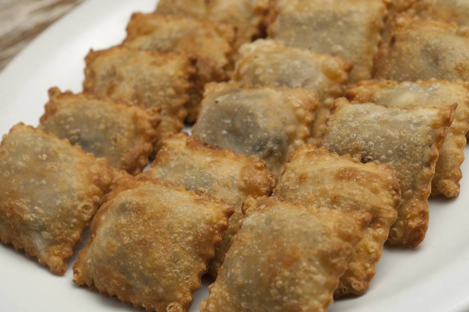 Mini-pastéis de feijão do Bar do Mineiro, no Rio de Janeiro