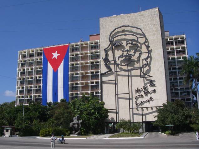 Ministério do Interior em Havana: Hasta la Victoria Siempre, Che e a bandeira