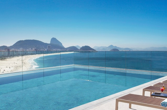 Miramar Hotel By Windsor fica em frente à <a href="https://viajeaqui.abril.com.br/estabelecimentos/br-rj-rio-de-janeiro-atracao-praia-de-copacabana" rel="Praia de Copacabana">Praia de Copacabana</a>, no <a href="https://viajeaqui.abril.com.br/cidades/br-rj-rio-de-janeiro" rel="Rio de Janeiro," target="_blank">Rio de Janeiro</a>