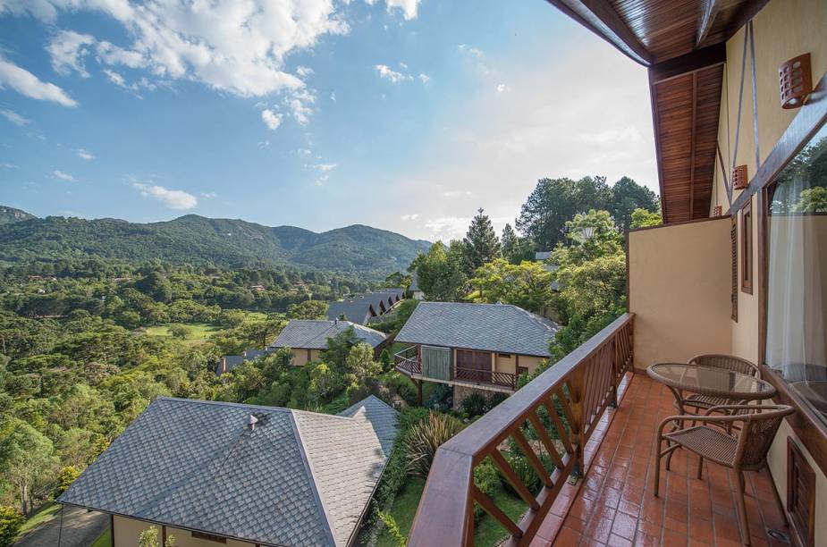 A pousada Mirante da Colyna fica em uma área repleta de natureza em Monte Verde (MG) e faz jus ao nome: vários quartos têm vista para as montanhas da cidade