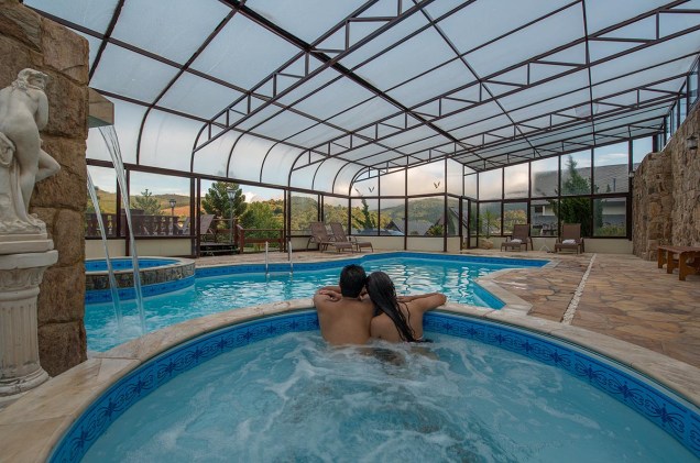 Com água aquecida, a piscina coberta pode ser desfrutada a qualquer hora