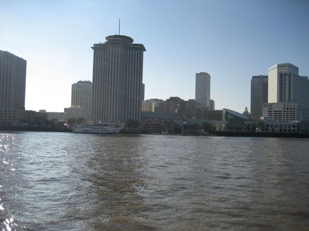 <strong>Delta do rio Mississipi, EUA:</strong> O delta do Mississippi, nos Estados Unidos, cobre uma área de 75 mil km², onde vivem cerca de 2,2 milhões de pessoas. É na cidade de Nova Orleans, castigada pelo furacão Katrina em 2005, que se concentra a maior parte da população. Localizada a meio metro abaixo do nível do mar, a região que tem na pesca uma de suas principais atividades econômicas, está sujeita a constantes enchentes. <strong>Delta do rio Mississipi, EUA:</strong> O delta do Mississippi, nos Estados Unidos, cobre uma área de 75 mil km², onde vivem cerca de 2,2 milhões de pessoas. É na cidade de Nova Orleans, castigada pelo furacão Katrina em 2005, que se concentra a maior parte da população. Localizada a meio metro abaixo do nível do mar, a região que tem na pesca uma de suas principais atividades econômicas, está sujeita a constantes enchentes.