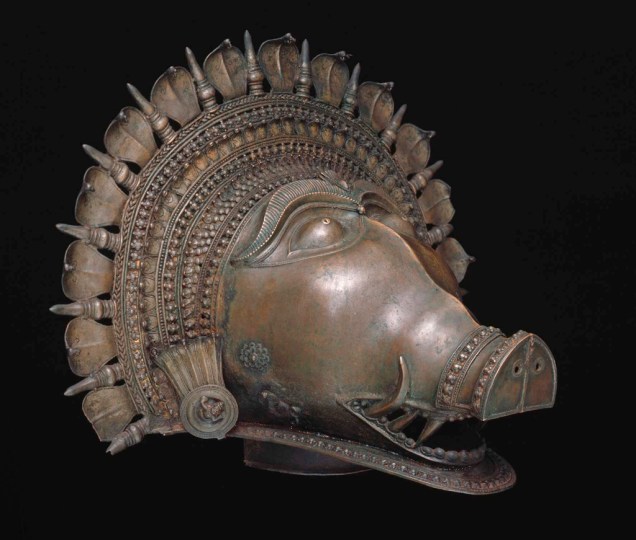 Máscara do Javali Panjurli, usada em celebrações. O javali é uma das oito manifestações de Vishnu, o deus da preservação