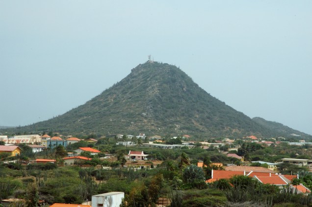 A montanha mais alta de Aruba é a Hooiberg, que fica bem no centro do parque nacional