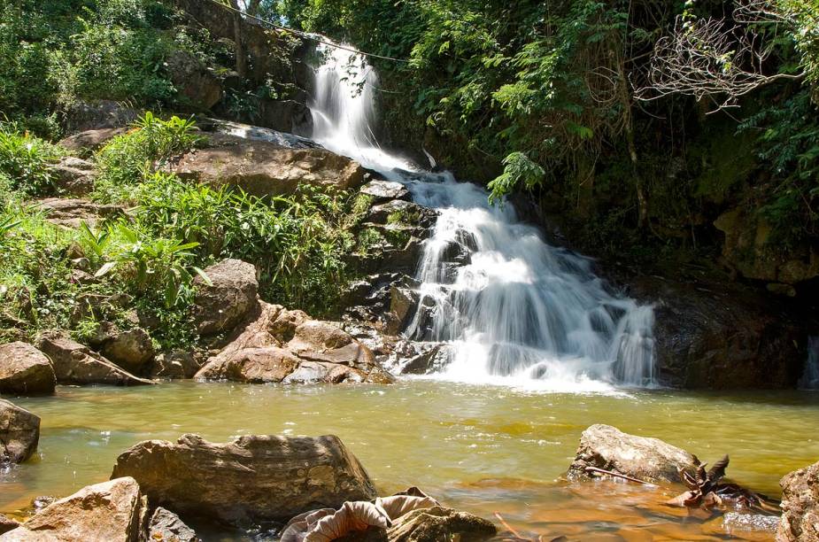 Outra cachoeira da cidade é a do Sol - o lago que se forma logo abaixo dela é um atrativo para o banho de rio