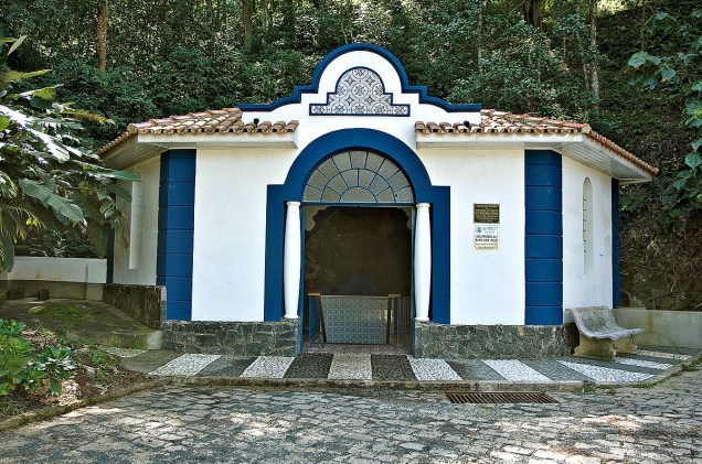 A fonte do Bom Jesus fica ao lado do Balneário da cidade e é uma das atrações de Monte Alegre do Sul