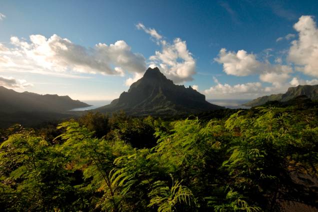 O Monte Rotui, na ilha de Moorea, é um popular passeio para quem está hospedado no Tahiti
