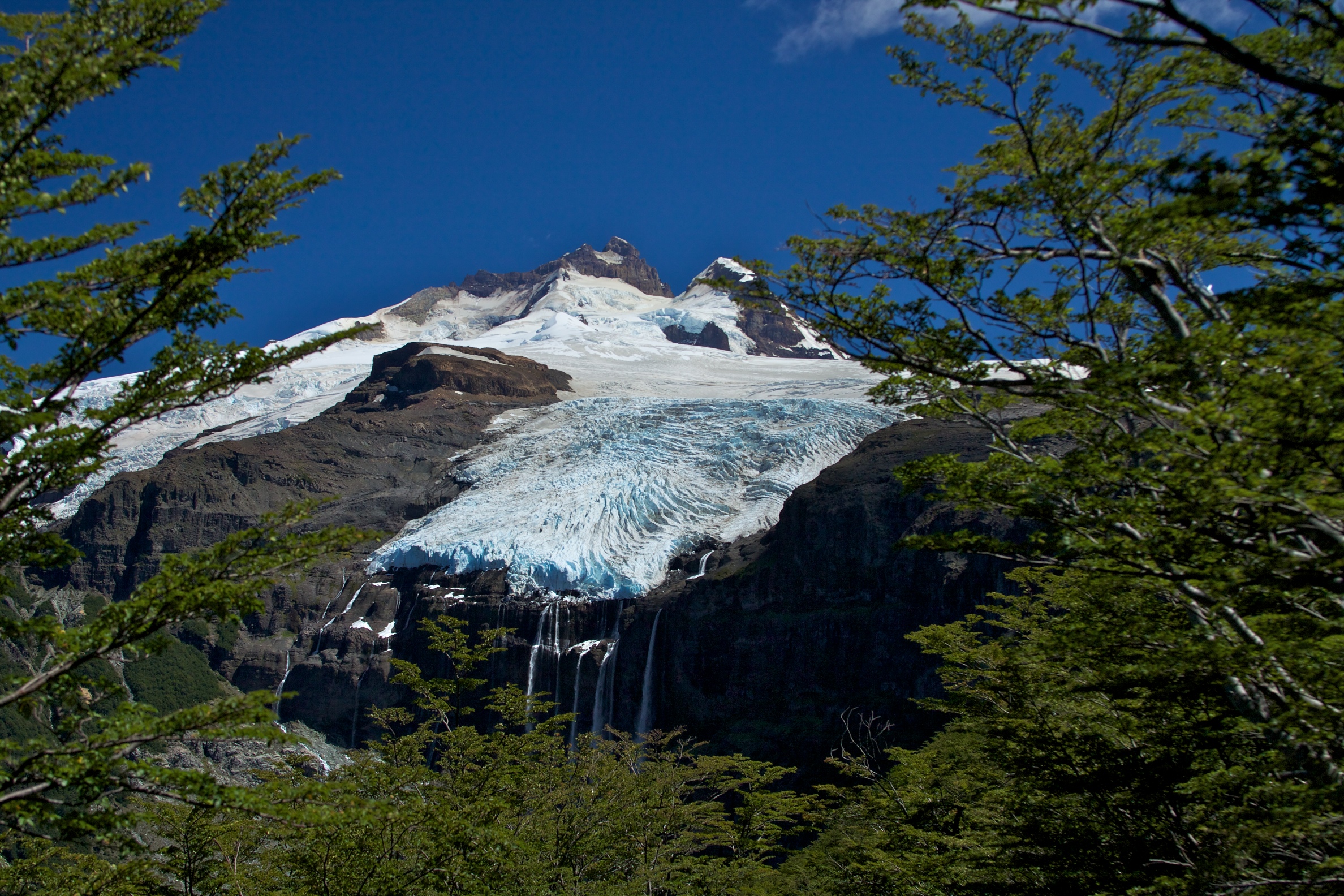 Monte Tronador e glaciar Casaño Overa - Ruta de los Siete Lagos - Argentina - Wikimedia Commons - McKay Savage