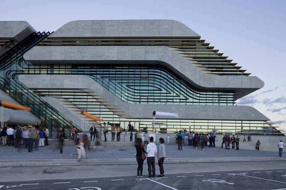 O Centro Cultural <a href="https://pierresvives.herault.fr/" rel="Pierres Vives" target="_blank">Pierres Vives</a>, em Montpellier, na França, guarda documentos do arquivo público da cidade, biblioteca e o departamento de esportes do governo. Lá acontecem exposições e apresentações artísticas