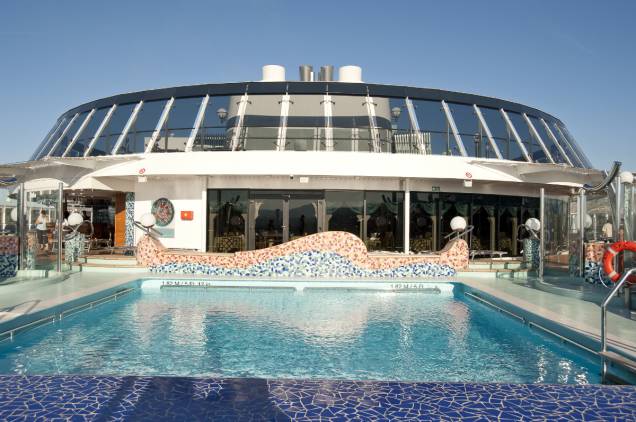 O MSC Splendida tem cinco piscinas e capacidade para mais de 3 mil hóspedes