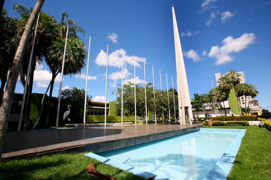 Localizado em Cuiabá (MT), o centro geodésico da América do Sul dá margem a teorias sobre a energia mágica dos desfiladeiros Localizado em Cuiabá (MT), o centro geodésico da América do Sul dá margem a teorias sobre a energia mágica dos desfiladeiros