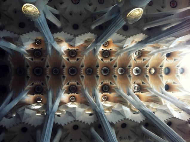 Interior da nave da Sagrada Família Interior da nave da Sagrada Família