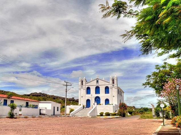 A Igreja Santa Isabel, em Mucugê, foi construída por escravos durante o período áureo da mineração, e é marcada pela ausência de capela-mor