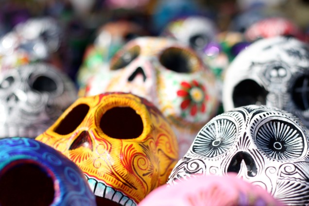 Enfeites e adornos especialmente elaborados para o Dia dos Mortos, no México