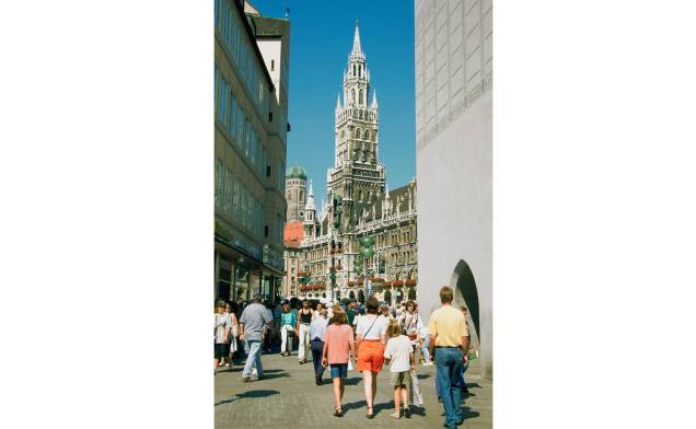 <a href="https://viajeaqui.abril.com.br/cidades/alemanha-munique" rel="Munique, Alemanha"><strong>Munique, Alemanha </strong></a>- Mesmo sendo a terceira maior cidade da Alemanha, Munique mantém grande parte do seu centro amigável aos pedestres. Endereço da mundialmente famosa Oktoberfest, a cidade possui edifícios públicos encantadores, parques vastos e convidativos, bares e restaurantes que permitem a qualquer pessoa experimentar o estilo de vida bávaro entre um passeio aqui e uma cerveja ali. <a href="https://viajeaqui.abril.com.br/cidades/alemanha-munique" rel="Munique, Alemanha"><strong>Munique, Alemanha </strong></a>- Mesmo sendo a terceira maior cidade da Alemanha, Munique mantém grande parte do seu centro amigável aos pedestres. Endereço da mundialmente famosa Oktoberfest, a cidade possui edifícios públicos encantadores, parques vastos e convidativos, bares e restaurantes que permitem a qualquer pessoa experimentar o estilo de vida bávaro entre um passeio aqui e uma cerveja ali.