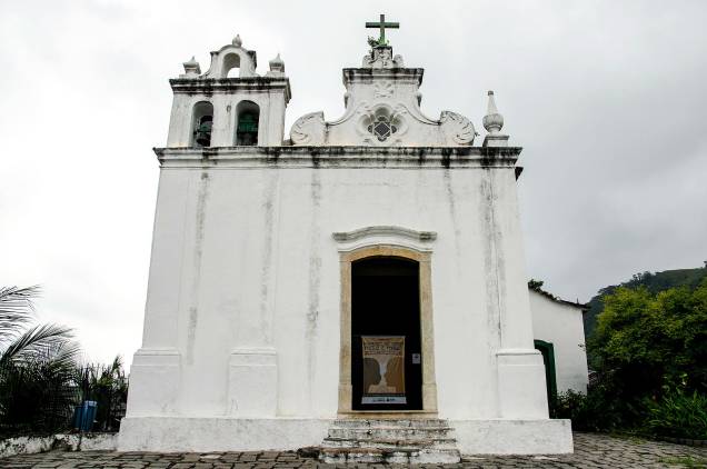 <strong><a href="https://viajeaqui.abril.com.br/estabelecimentos/br-rj-angra-dos-reis-atracao-de-arte-sacra" rel="Museu de Arte Sacra" target="_blank">Museu de Arte Sacra</a>, em <a href="https://viajeaqui.abril.com.br/cidades/br-rj-angra-dos-reis" rel="Angra dos Reis (RJ)" target="_blank">Angra dos Reis (RJ)</a></strong>Ele fica dentro da Igreja de Nossa Senhora da Lapa e Boa Morte, construída na década de 1750 e tombada pelo Iphan. No acervo de mais de 100 peças, a mais preciosa é a escultura de Nossa Senhora do Rosário entalhada em terracota, também tombada. Outra raridade é a imagem que mostra o Pai, o Filho e o Espírito Santo, antigamente considerada pecaminosa.<strong>Quando:</strong> de quarta a domingo, das 10h às 17h. <strong><a href="https://viajeaqui.abril.com.br/estabelecimentos/br-rj-angra-dos-reis-atracao-de-arte-sacra" rel="Museu de Arte Sacra" target="_blank">Museu de Arte Sacra</a>, em <a href="https://viajeaqui.abril.com.br/cidades/br-rj-angra-dos-reis" rel="Angra dos Reis (RJ)" target="_blank">Angra dos Reis (RJ)</a></strong>Ele fica dentro da Igreja de Nossa Senhora da Lapa e Boa Morte, construída na década de 1750 e tombada pelo Iphan. No acervo de mais de 100 peças, a mais preciosa é a escultura de Nossa Senhora do Rosário entalhada em terracota, também tombada. Outra raridade é a imagem que mostra o Pai, o Filho e o Espírito Santo, antigamente considerada pecaminosa.<strong>Quando:</strong> de quarta a domingo, das 10h às 17h.