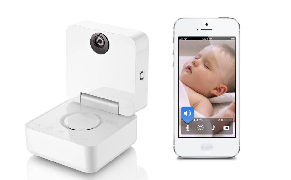 <strong>Monitore seu bebê pelo iPhone</strong><br />  <br />  O Smart Monitor Baby, da Withings, é um sistema de babá eletrônica com som e vídeo que permite acompanhar o seu bebê via iPhone, iPod Touch ou iPad. Basta baixar um aplicativo e se conectar à internet via Wi-Fi, rede de telefonia móvel (3G) ou Bluetooth (distâncias curtas). É possível dar um zoom de 4x para ver melhor a imagem e configurar o sistema para alertar quando houver barulho no ambiente em que o bebê está. Custa cerca de US$ 250.