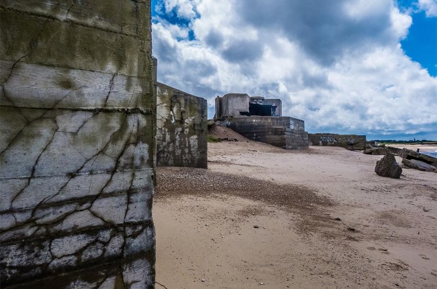 Resquícios da guerra ainda estão espalhados pela costa da Normandia e hoje formam um roteiro histórico